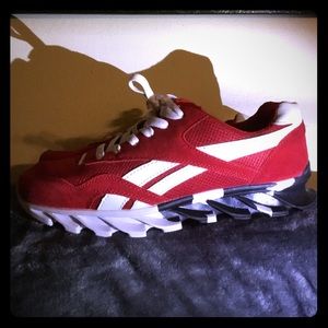 LIMITED EDITION - REEBOK -MENS SIZE 10